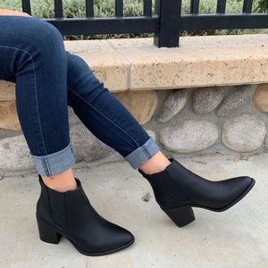 Black snake boots/booties😍